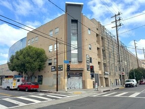 800 E 12th St, Los Angeles, CA for lease Interior Photo- Image 1 of 13