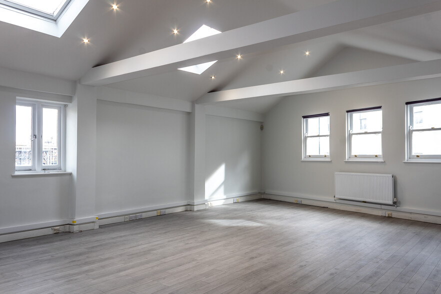 8 Celbridge Mews, London for lease - Interior Photo - Image 2 of 10