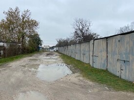 2319-2323 Preston Ave, Pasadena TX - Self Storage Facility