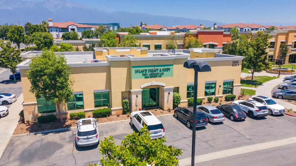 Andreasen Medical Plaza & Surgery Center portfolio of 2 properties for sale on LoopNet.com - Building Photo - Image 3 of 17