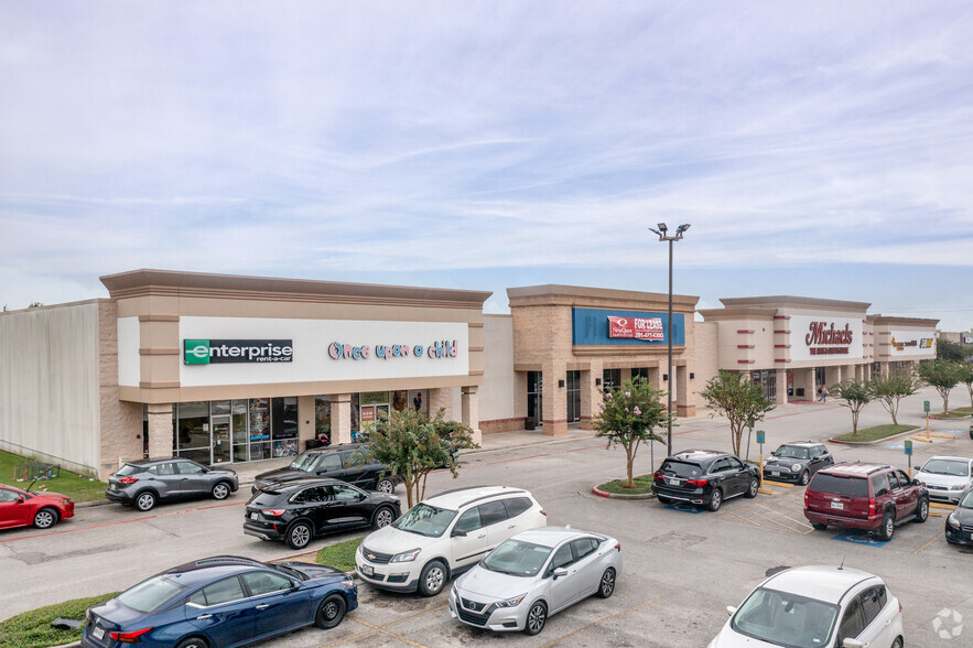 6608-6614 Garth Rd, Baytown, TX for lease - Building Photo - Image 2 of 9