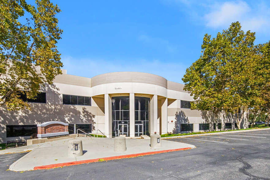 30801 Agoura Rd, Agoura Hills, CA for sale - Building Photo - Image 1 of 11