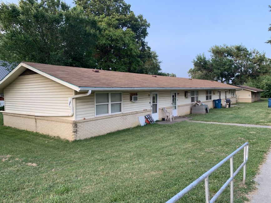 106 N Main St, Liberal, MO for sale Primary Photo- Image 1 of 2