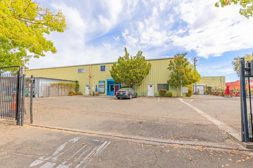 4331 Attawa Ave, Sacramento, CA for lease - Primary Photo - Image 1 of 3