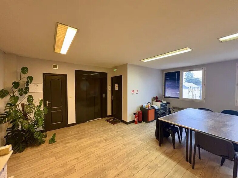 Office in Orléans for lease - Interior Photo - Image 3 of 10