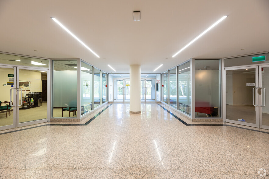 60 Columbia Way, Markham, ON for lease - Lobby - Image 1 of 31