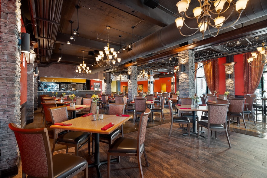 202 S 1st St, Harlingen, TX for lease - Interior Photo - Image 2 of 15