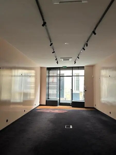 Flex in Bordeaux for lease Interior Photo- Image 1 of 4