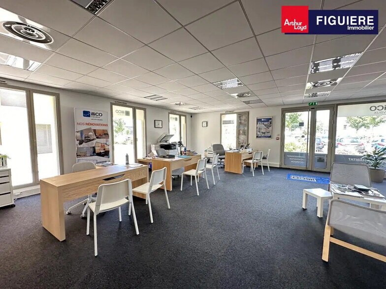 140 Avenue Du Douze Juillet 1998, Aix-en-Provence for sale - Interior Photo - Image 2 of 8