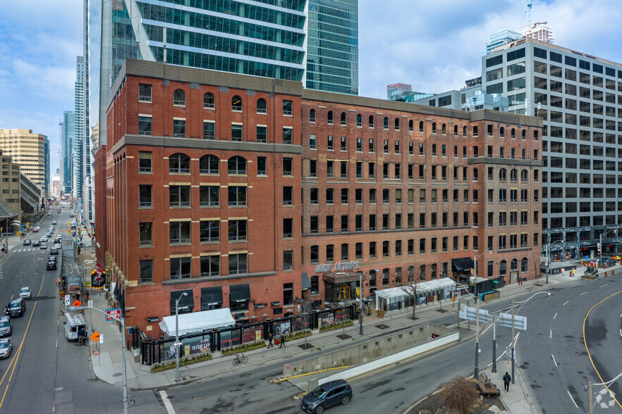 144 Front St W, Toronto, ON for lease - Primary Photo - Image 1 of 7