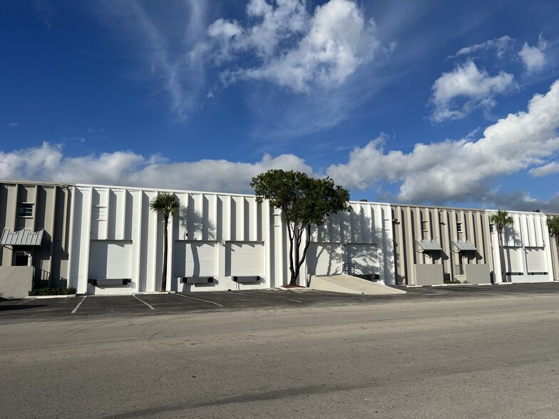 9103-9119 NW 105th Way, Medley, FL for lease - Building Photo - Image 2 of 3