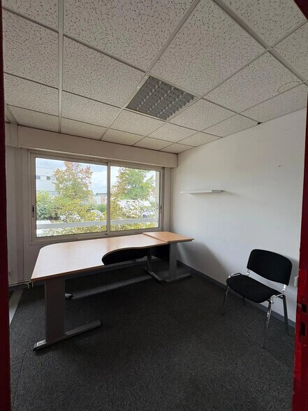 9 Avenue De La Madeleine, Gradignan for lease - Interior Photo - Image 3 of 3