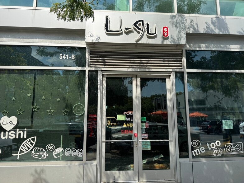 541 Myrtle Ave, Brooklyn, NY for lease - Building Photo - Image 2 of 7