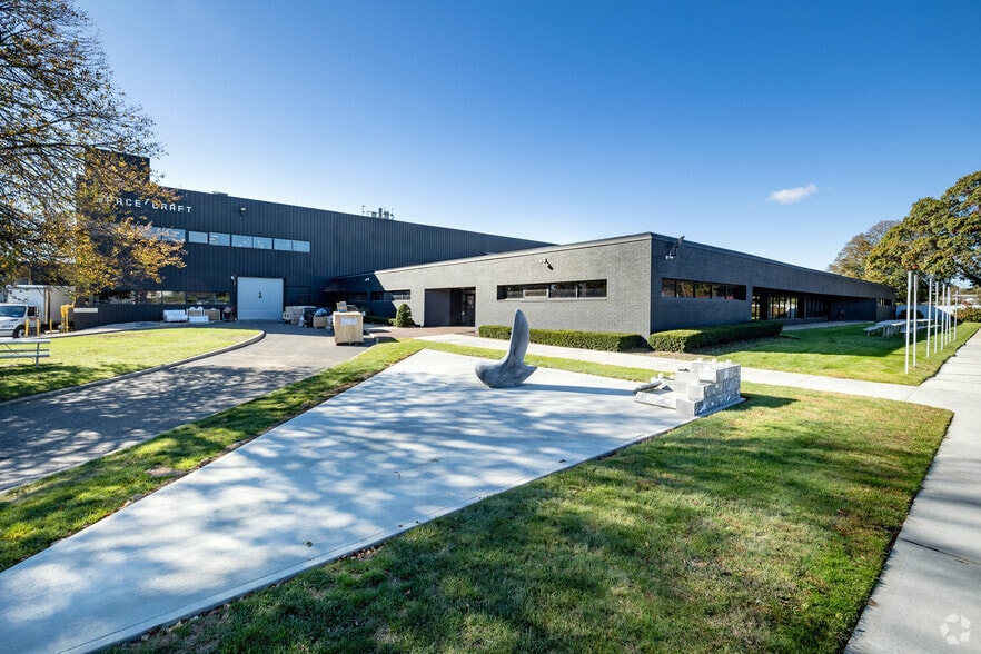 395 Moreland Rd, Hauppauge, NY for sale - Primary Photo - Image 1 of 1