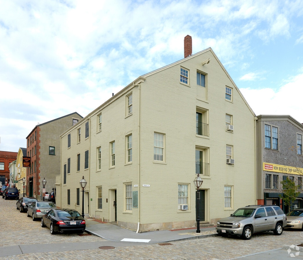 13 Centre St, New Bedford, MA 02740