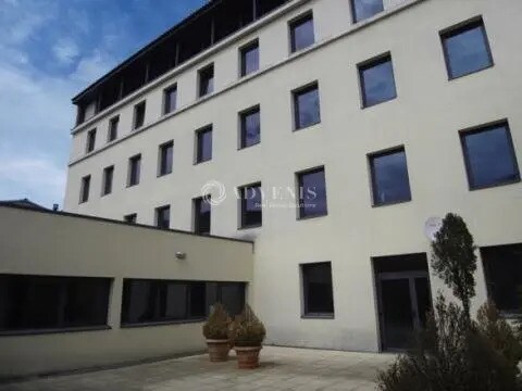 Office in Périgueux for lease - Building Photo - Image 3 of 3