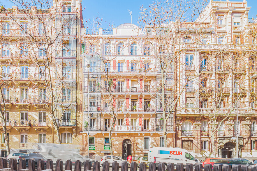 Multifamily in Madrid, MAD for sale - Primary Photo - Image 1 of 1