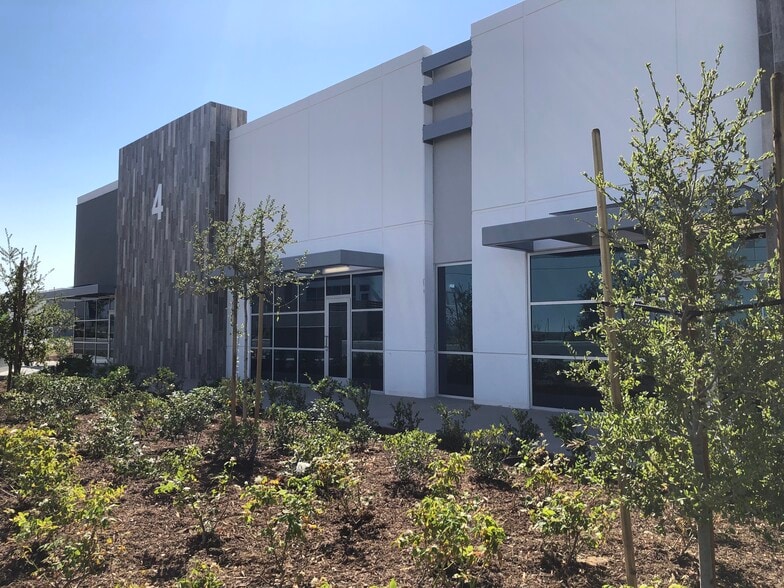 4 Latitude Way, Corona, CA for lease - Building Photo - Image 3 of 10