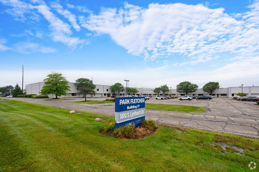 1810 S Lynhurst Dr, Indianapolis, IN for lease - Building Photo - Image 3 of 22