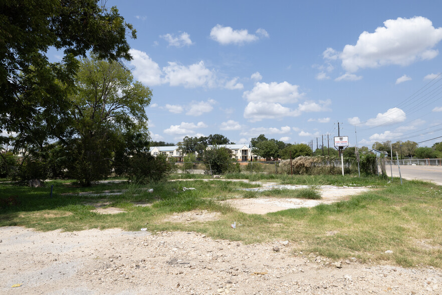 1225 S Brazos St, San Antonio, TX for lease - Primary Photo - Image 1 of 3