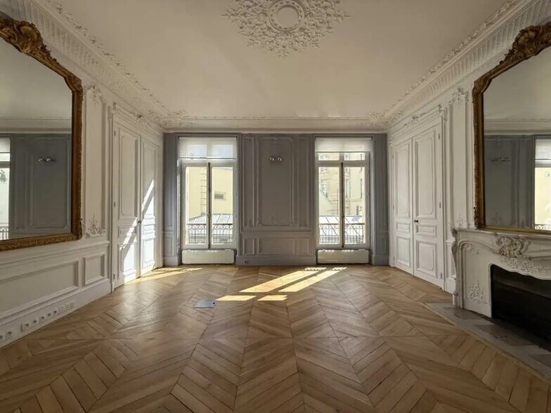 Office in Paris for lease - Interior Photo - Image 2 of 15