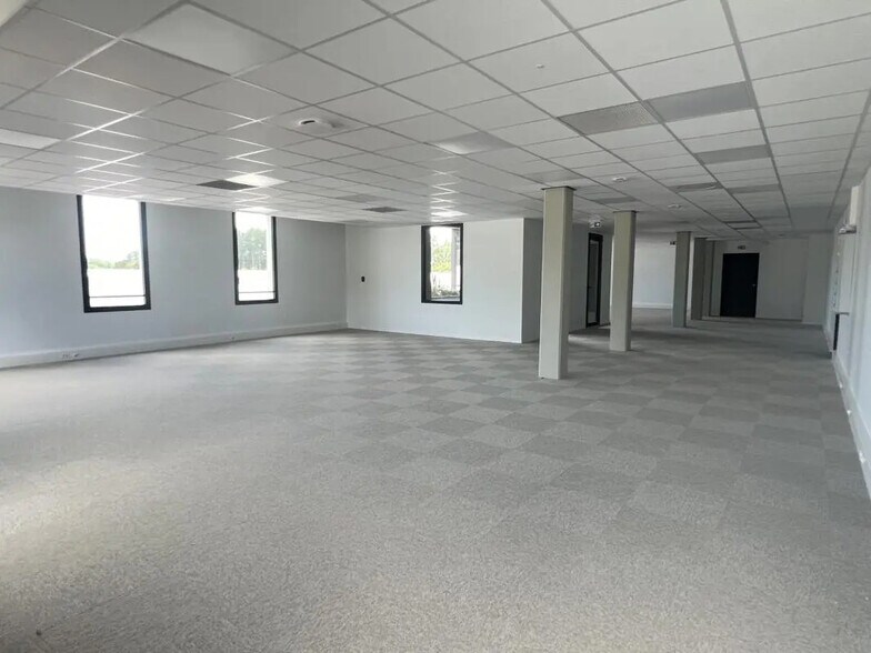 Retail in Anglet for lease - Interior Photo - Image 2 of 3