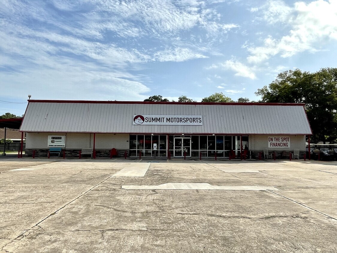 Retail in Clute, TX for sale Building Photo- Image 1 of 1