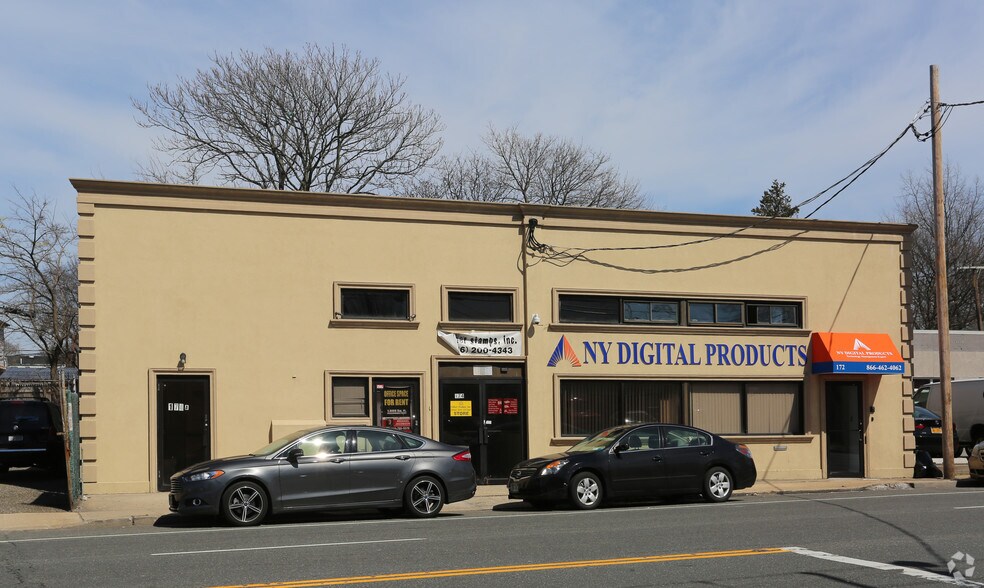 172174 Herricks Rd, Mineola, NY 11501