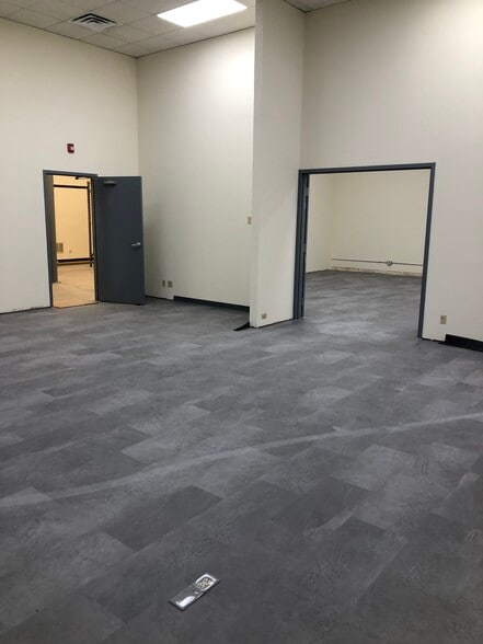 265-281 N Industrial Dr, Bradley, IL for lease - Building Photo - Image 3 of 8