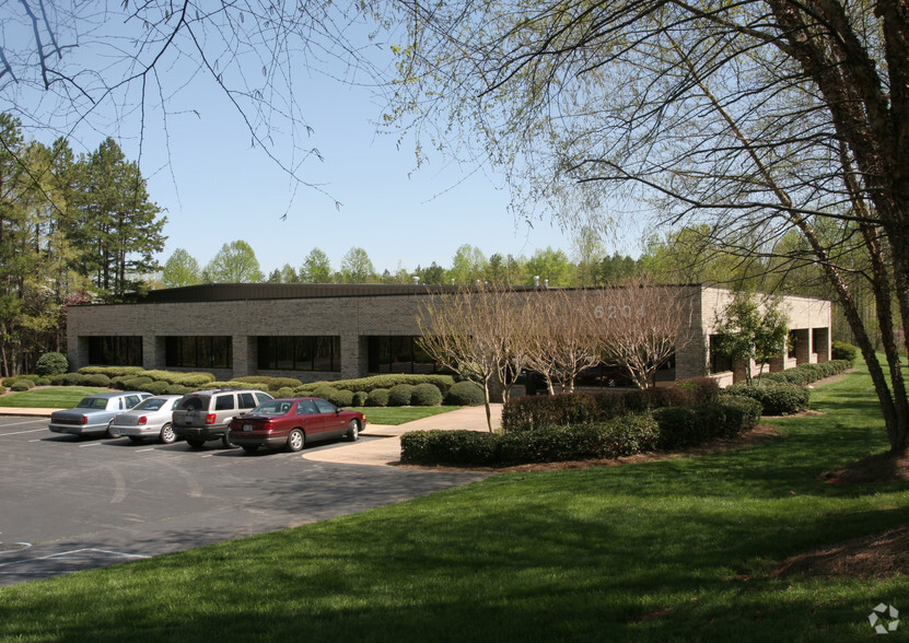 6204 Corporate Park Dr, Browns Summit, NC for sale - Primary Photo - Image 1 of 1