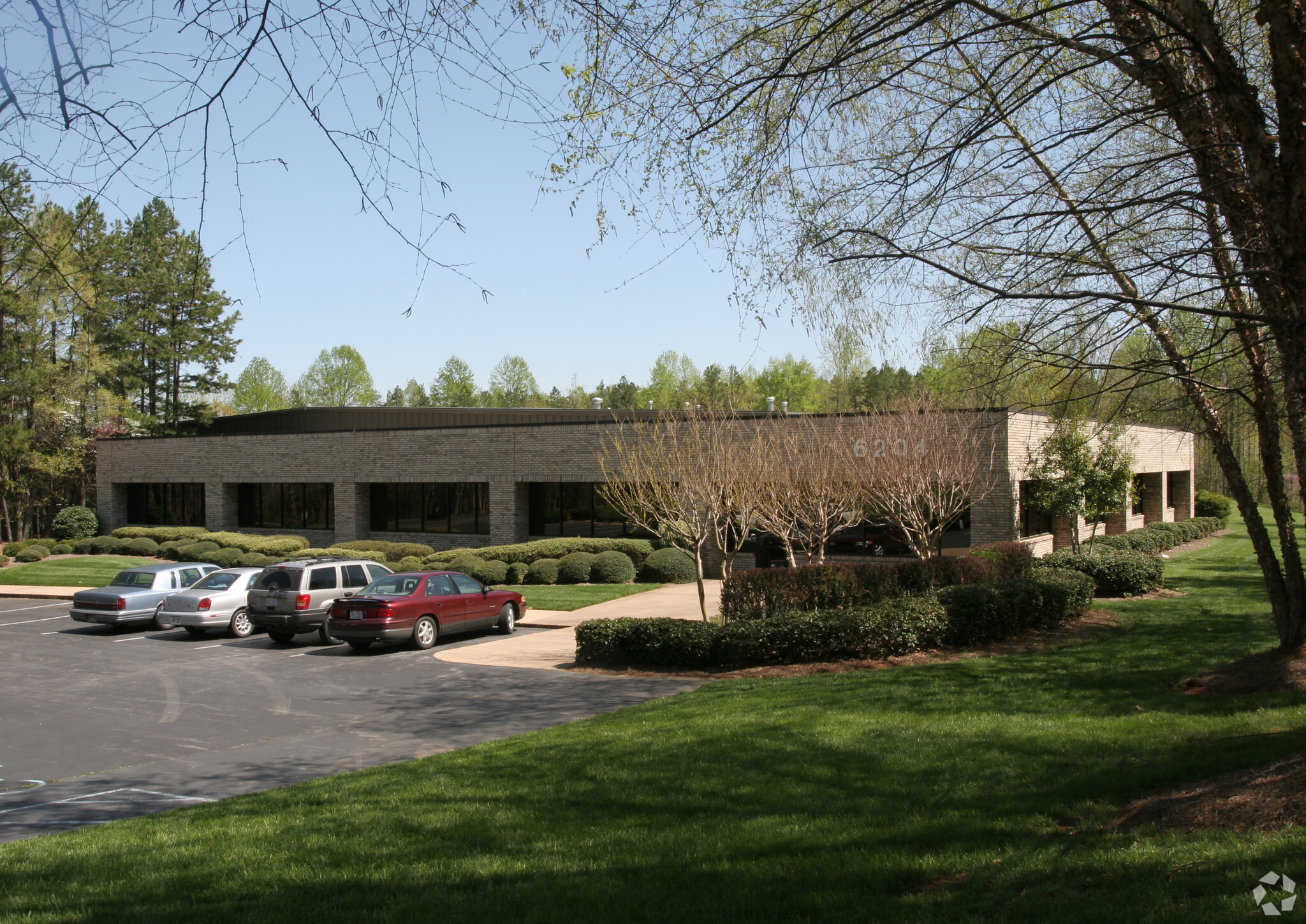 6204 Corporate Park Dr, Browns Summit, NC for sale Primary Photo- Image 1 of 1