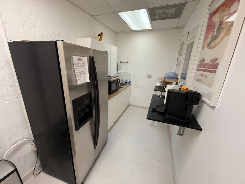 777 NW 28th St, Miami, FL for lease - Interior Photo - Image 3 of 6