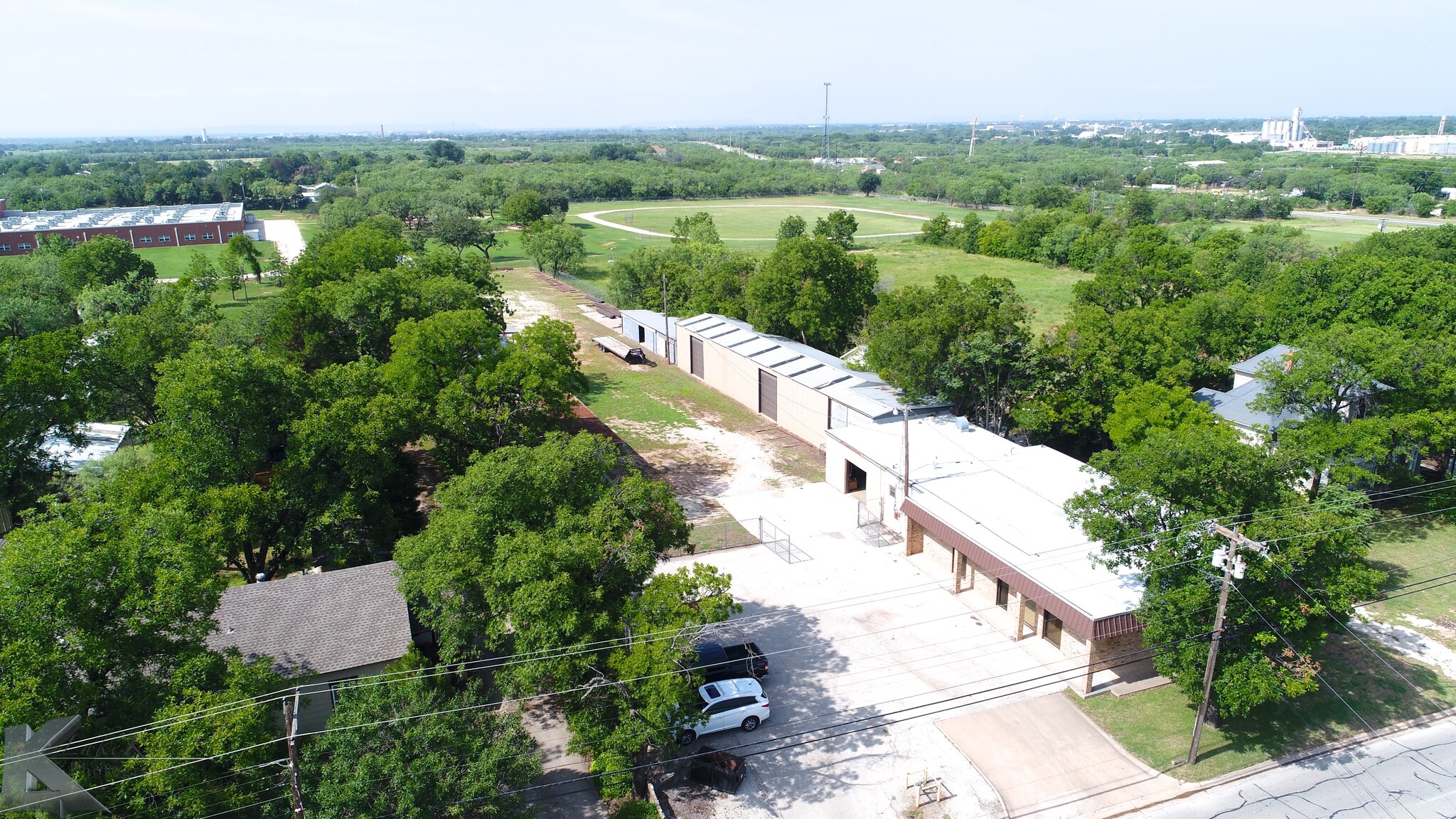 411 E South 11th St, Abilene, TX for lease Primary Photo- Image 1 of 45