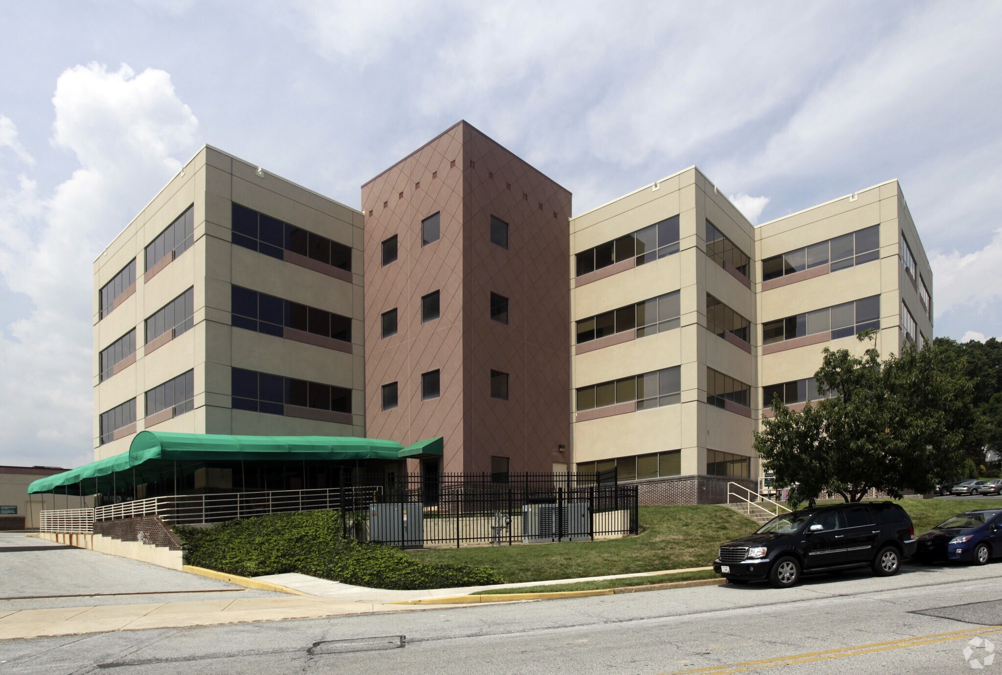 700 W Lea Blvd, Wilmington, DE 19802 Hospital Building