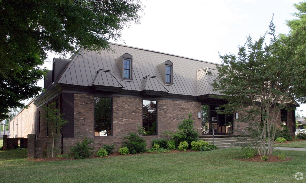 3250 Healy Dr, WinstonSalem, NC 27103