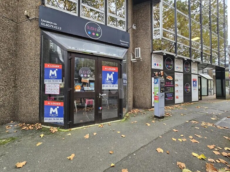 Retail in Évry-Courcouronnes for lease - Building Photo - Image 2 of 8