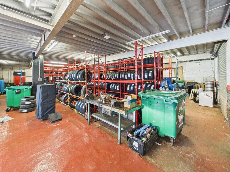 198-200 Greenock, Greenock for lease - Interior Photo - Image 3 of 3