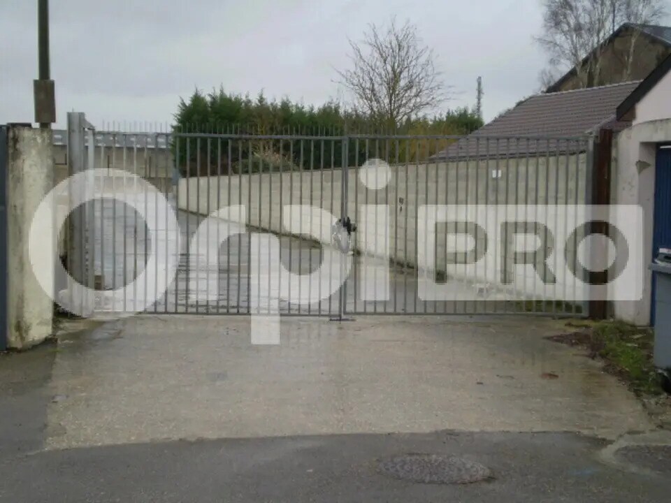 Industrial in Saint-Brice-Courcelles for lease Building Photo- Image 1 of 5