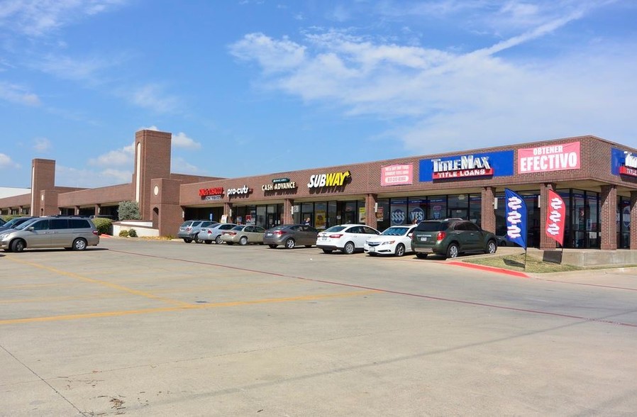 1598-1636 S Cherry Ln, White Settlement, TX for lease - Building Photo - Image 1 of 3