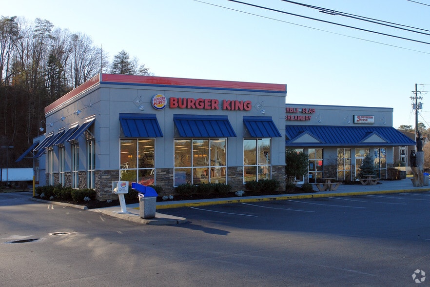 3676 N Parkway, Pigeon Forge, TN for lease - Building Photo - Image 2 of 4