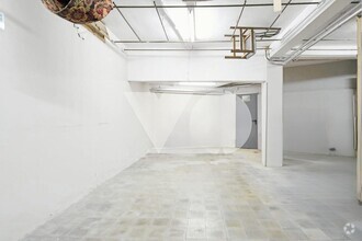 Retail in Madrid, MAD for lease Interior Photo- Image 2 of 3