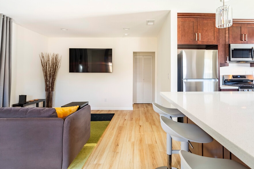 239 W Hillcrest Blvd, Inglewood, CA for sale - Building Photo - Image 1 of 72