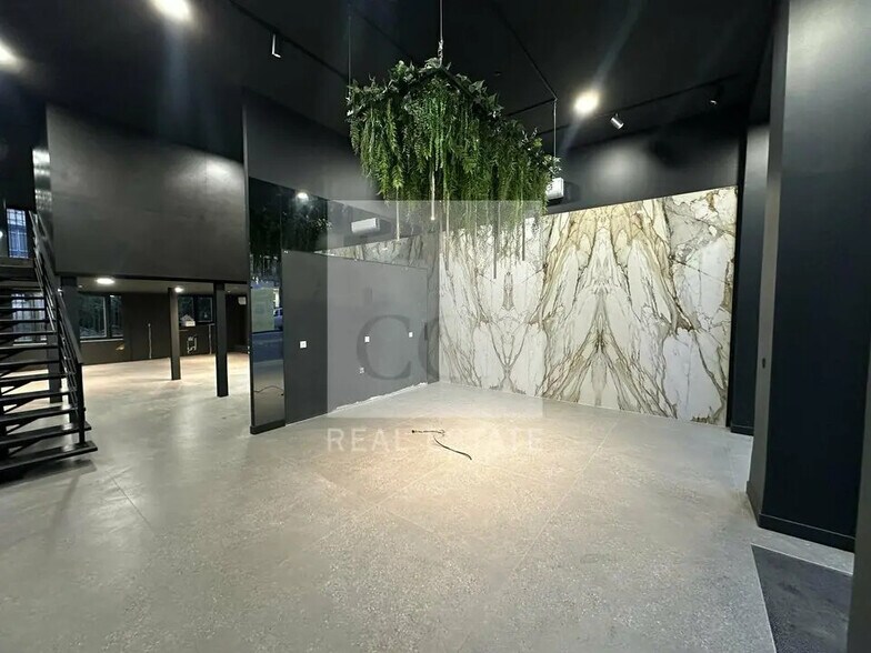 Office in Lyon for lease - Lobby - Image 1 of 8