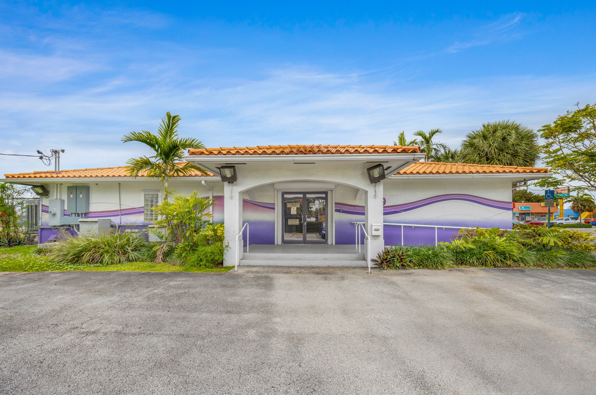 99 W 49th St, Hialeah, FL for lease Primary Photo- Image 1 of 20