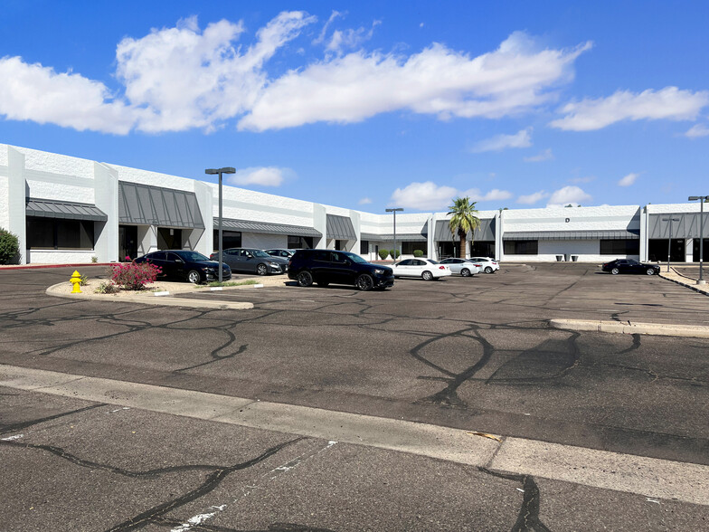 5330 E Washington St, Phoenix, AZ for lease - Building Photo - Image 3 of 10