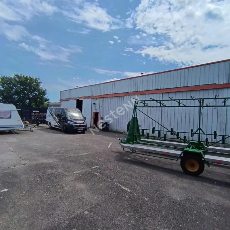 Location Entrepôt 250 m² - Photo 1