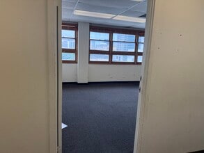 307 Lewers St, Honolulu, HI for lease Interior Photo- Image 2 of 9