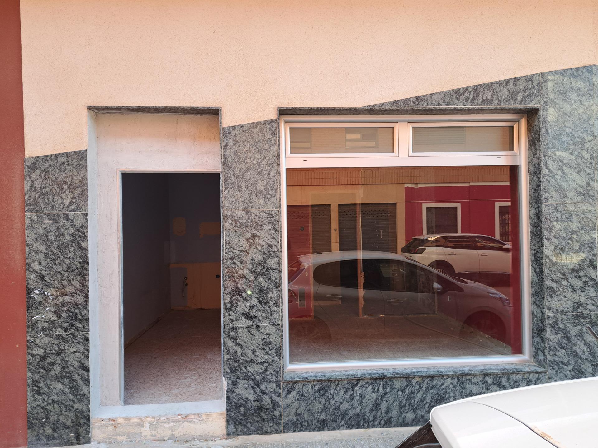Retail in Alzira, Valencia for lease Building Photo- Image 1 of 15