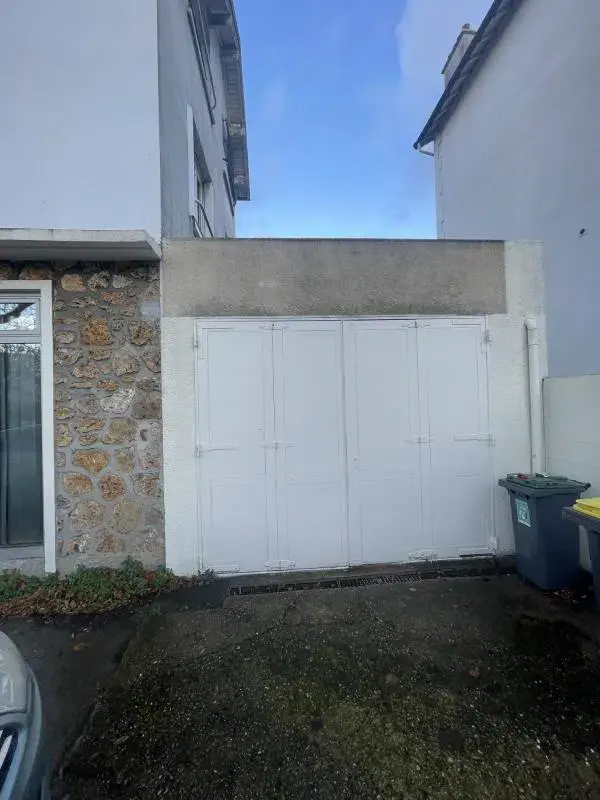 Retail in Rueil-Malmaison for lease Building Photo- Image 1 of 16
