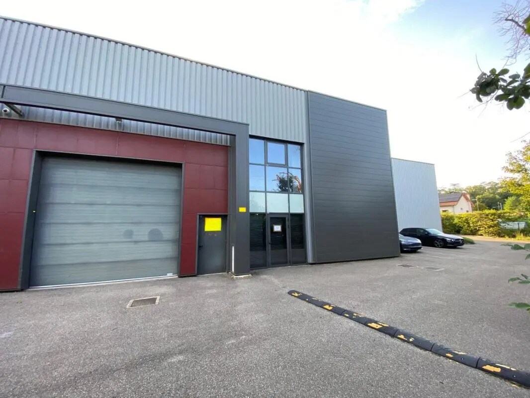 Office in Chaponost for lease Building Photo- Image 1 of 8